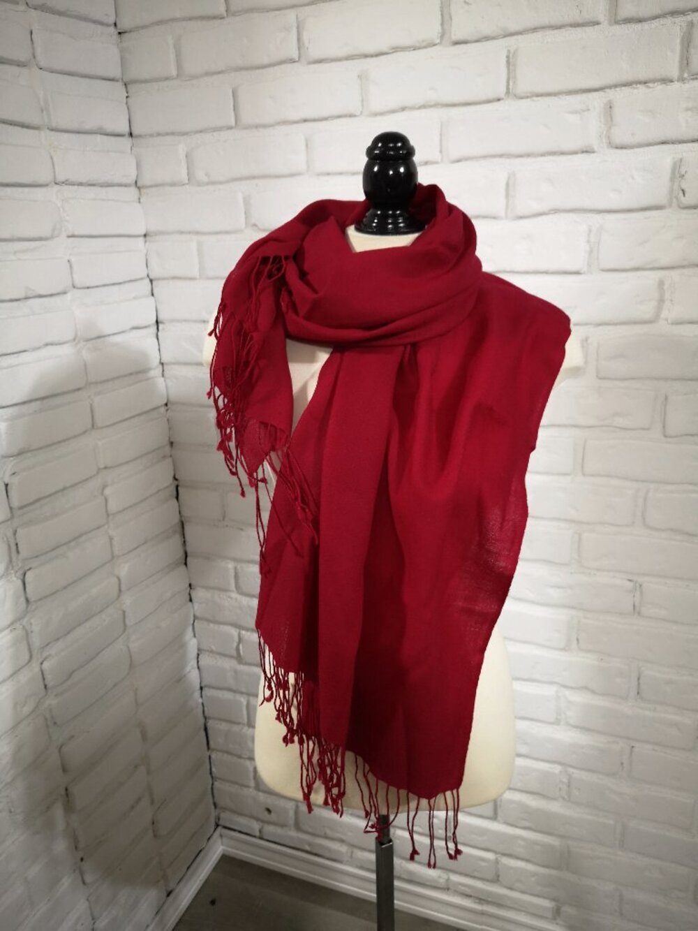 Danier 26" x 68" Unisex 100% Wool Red Lightweight Scarf with Fringe